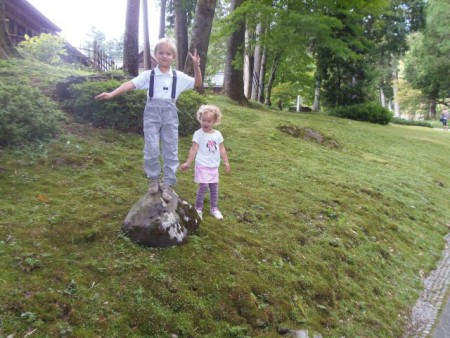 ...és annak kertjében.